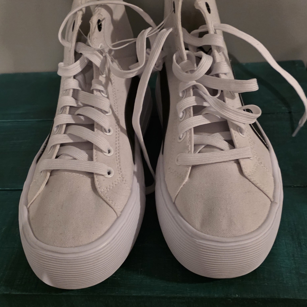 Puma White Canvas Athletic Shoes